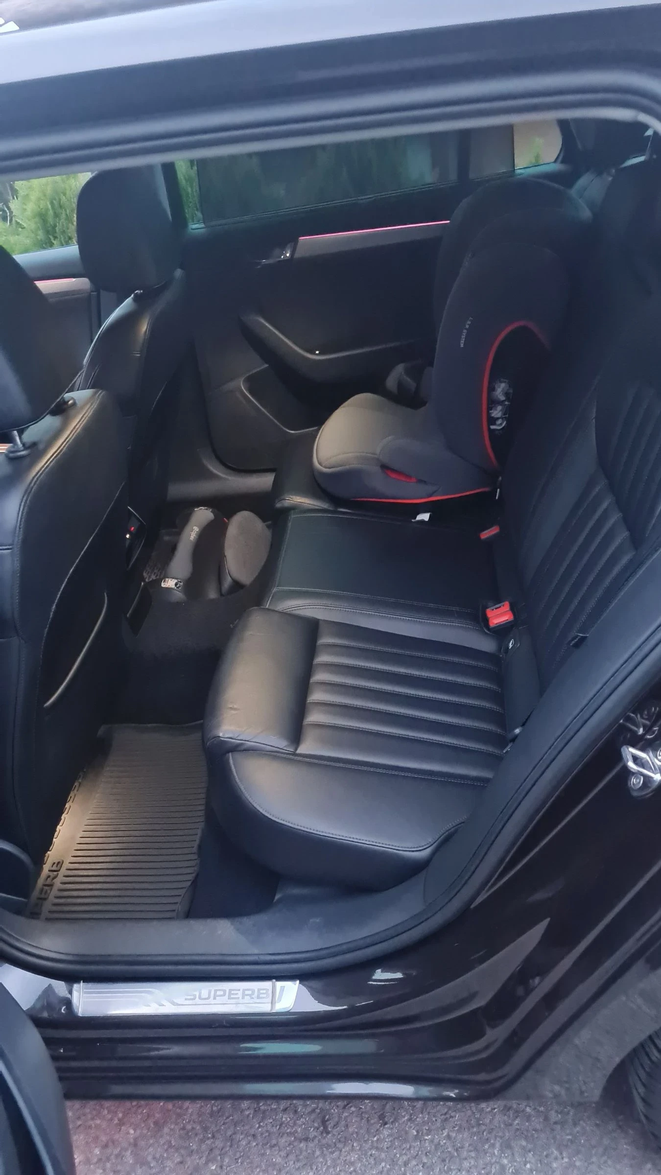 Skoda Superb 2.0 TDi, снимка 12 - Автомобили и джипове - 55894187