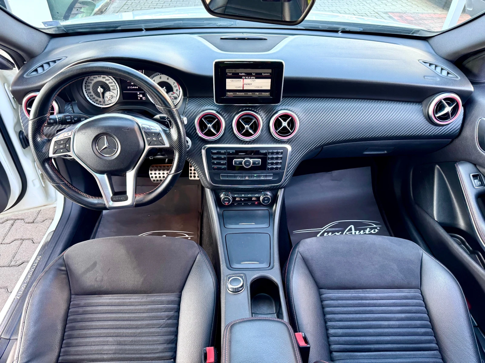 Mercedes-Benz A 200 AMG#PANORAMA#CAMERA#ALCANTARA, снимка 12 - Автомобили и джипове - 56136792