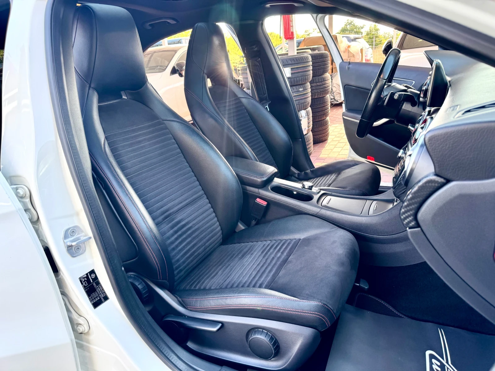Mercedes-Benz A 200 AMG#PANORAMA#CAMERA#ALCANTARA, снимка 9 - Автомобили и джипове - 56136792