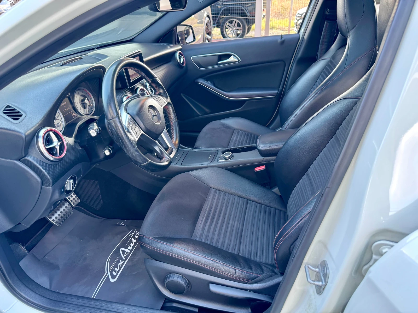 Mercedes-Benz A 200 AMG#PANORAMA#CAMERA#ALCANTARA, снимка 10 - Автомобили и джипове - 56136792