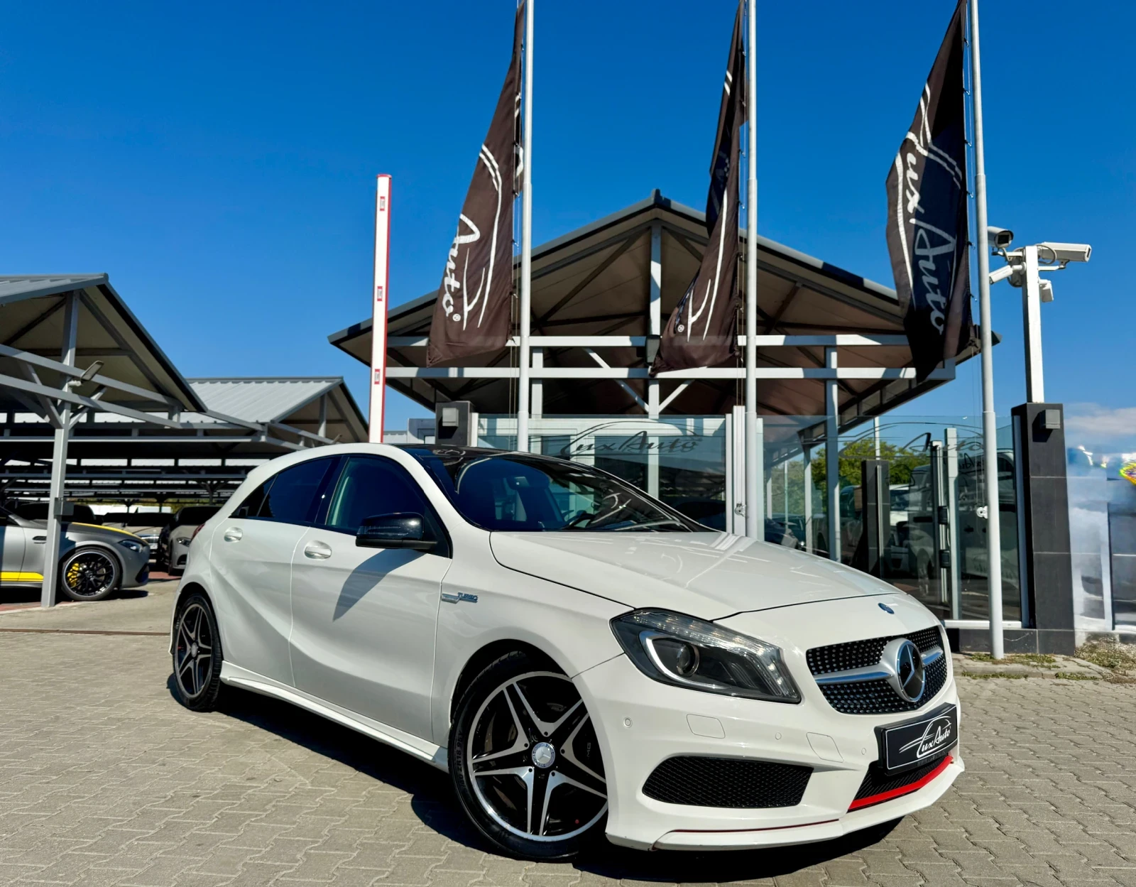 Mercedes-Benz A 200 AMG#PANORAMA#CAMERA#ALCANTARA, снимка 2 - Автомобили и джипове - 56136792