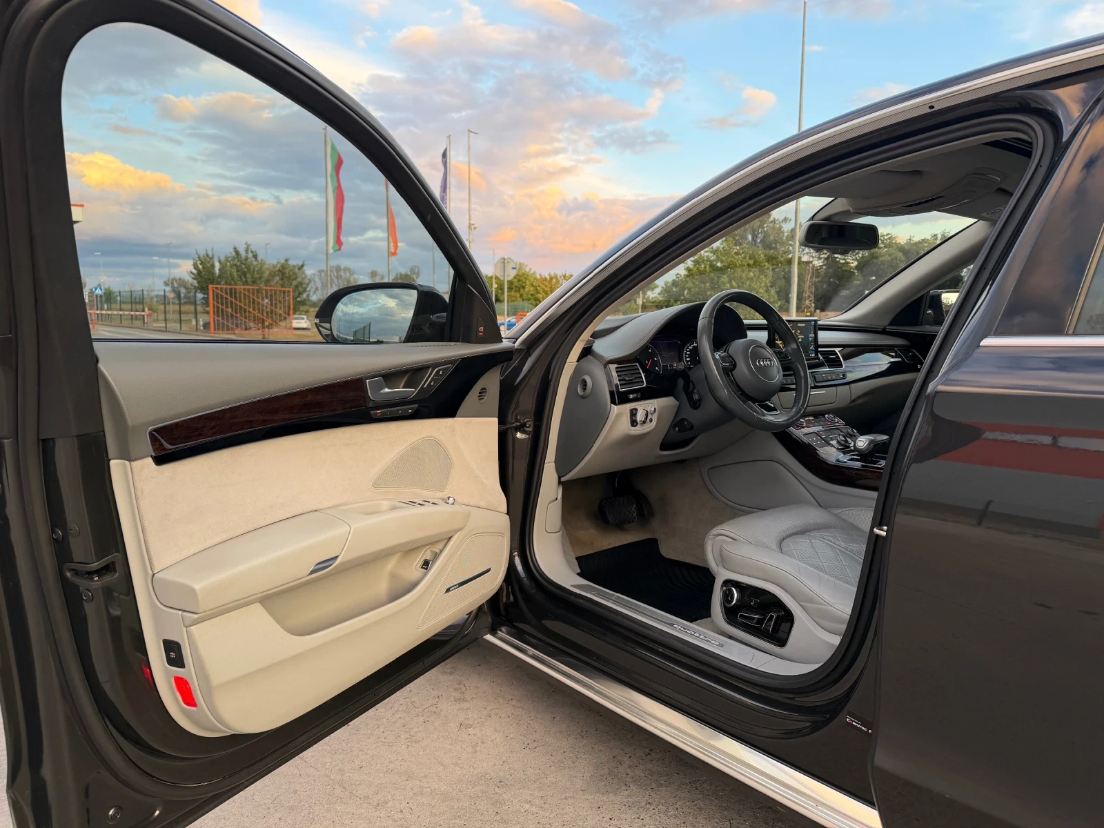 Audi A8 4.2TDI FULL EXCLUSIVE 3xTV, снимка 9 - Автомобили и джипове - 56202768
