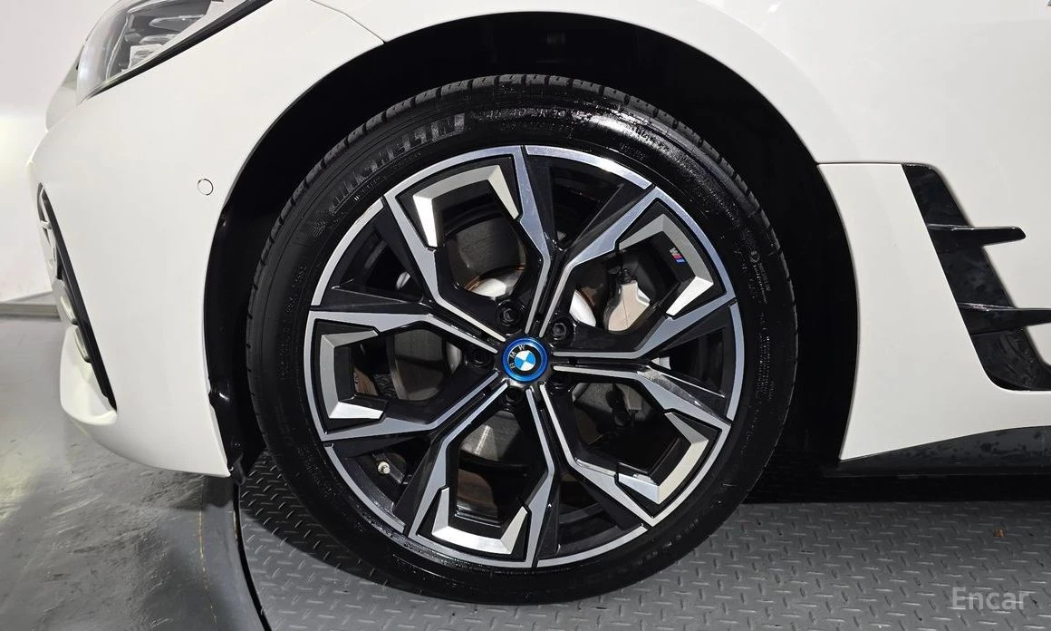 BMW i4, снимка 5 - Автомобили и джипове - 56595007