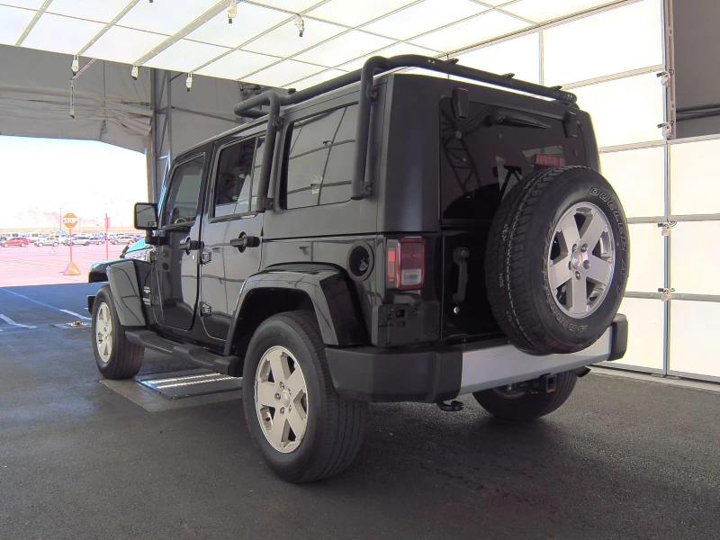 Jeep Wrangler Unlimited Sahara 3.8L * ТОП* , снимка 2 - Автомобили и джипове - 48052396