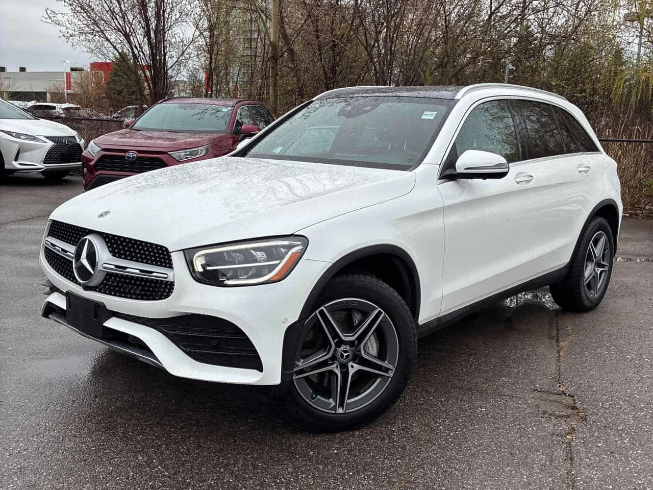 Mercedes-Benz GLC 300 4MATIC* DISTRONIC* 360КАМЕРИ* + ГУМИ , снимка 2 - Автомобили и джипове - 54346129