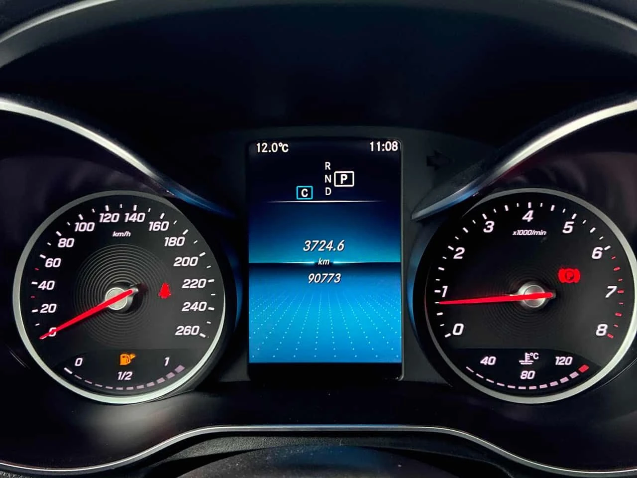 Mercedes-Benz GLC 300 4MATIC* DISTRONIC* 360КАМЕРИ* + ГУМИ , снимка 8 - Автомобили и джипове - 54346129