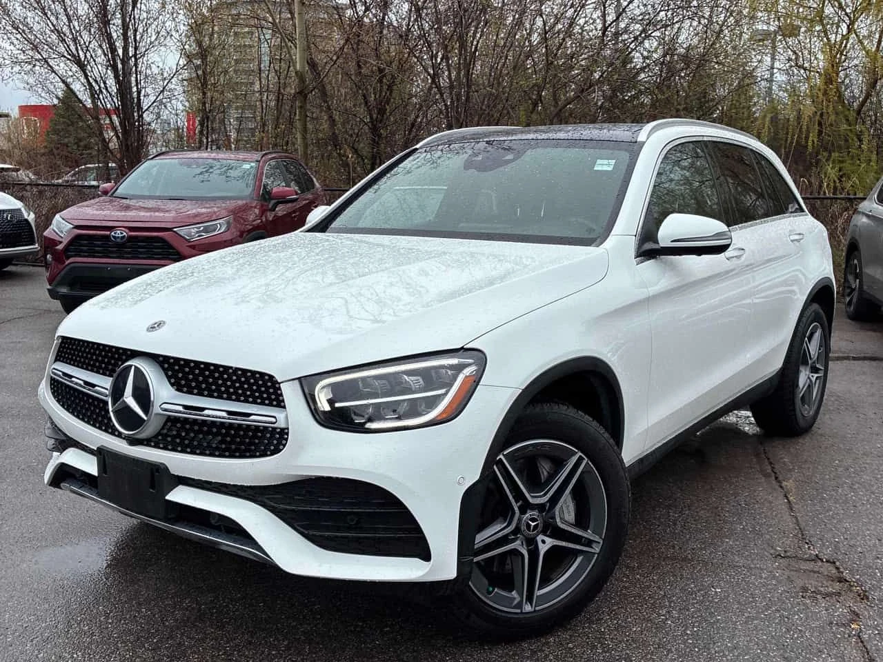 Mercedes-Benz GLC 300 4MATIC* DISTRONIC* 360КАМЕРИ* + ГУМИ 