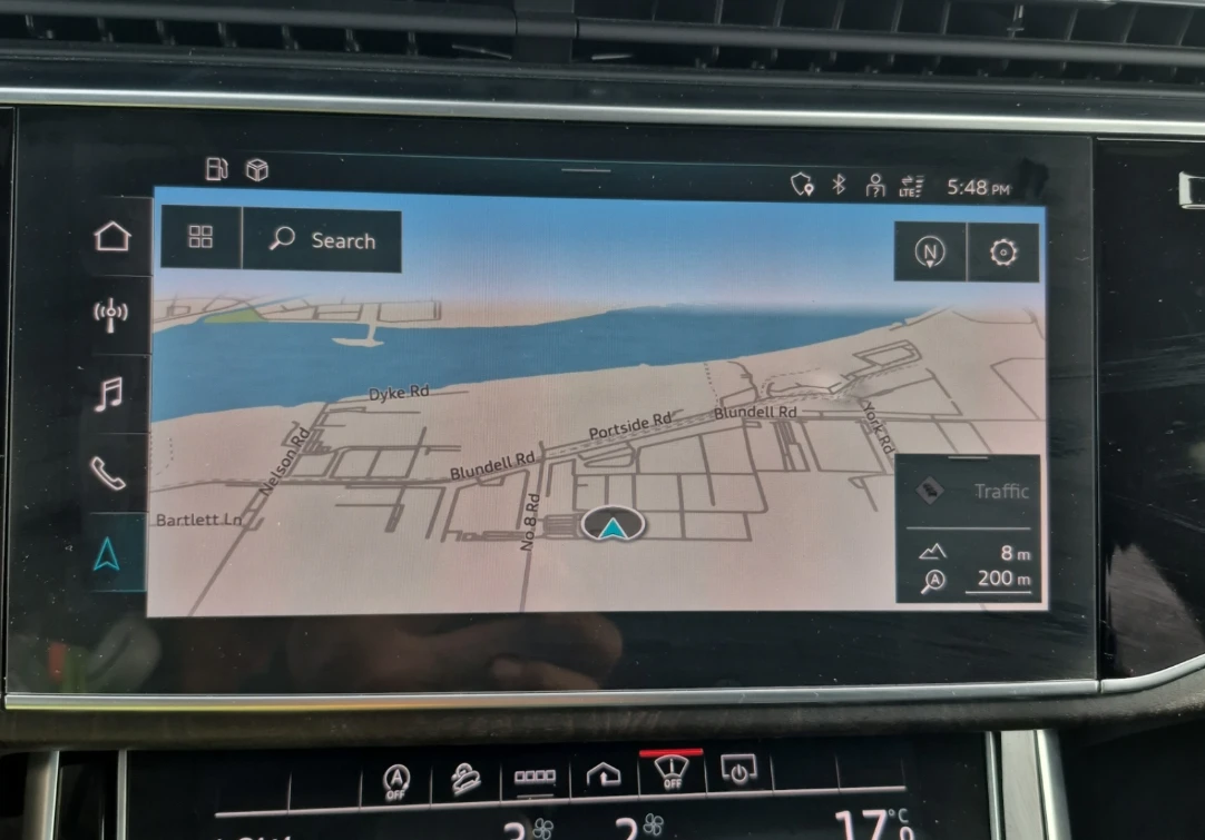 Audi Q8 * TECHNIK* Обдух* 360* Pano* HUD* Blind Spot* , снимка 9 - Автомобили и джипове - 55393897