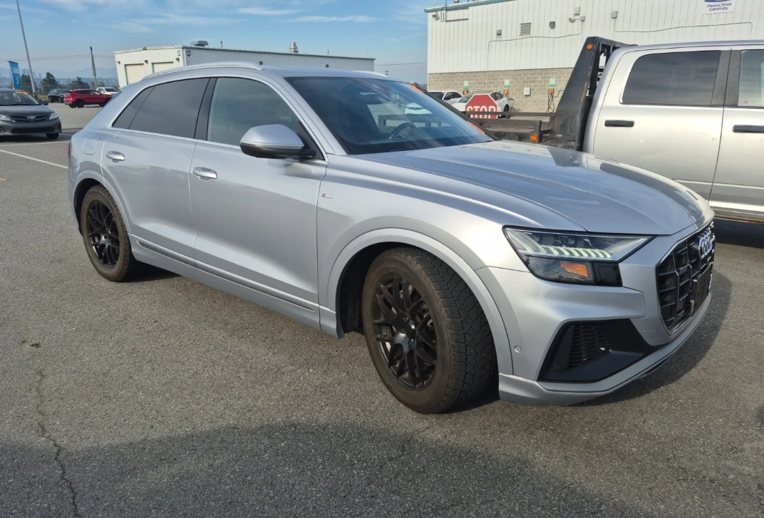 Audi Q8 * TECHNIK* Обдух* 360* Pano* HUD* Blind Spot* , снимка 4 - Автомобили и джипове - 55393897