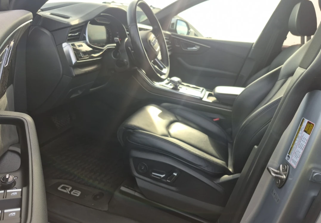 Audi Q8 * TECHNIK* Обдух* 360* Pano* HUD* Blind Spot* , снимка 6 - Автомобили и джипове - 55393897