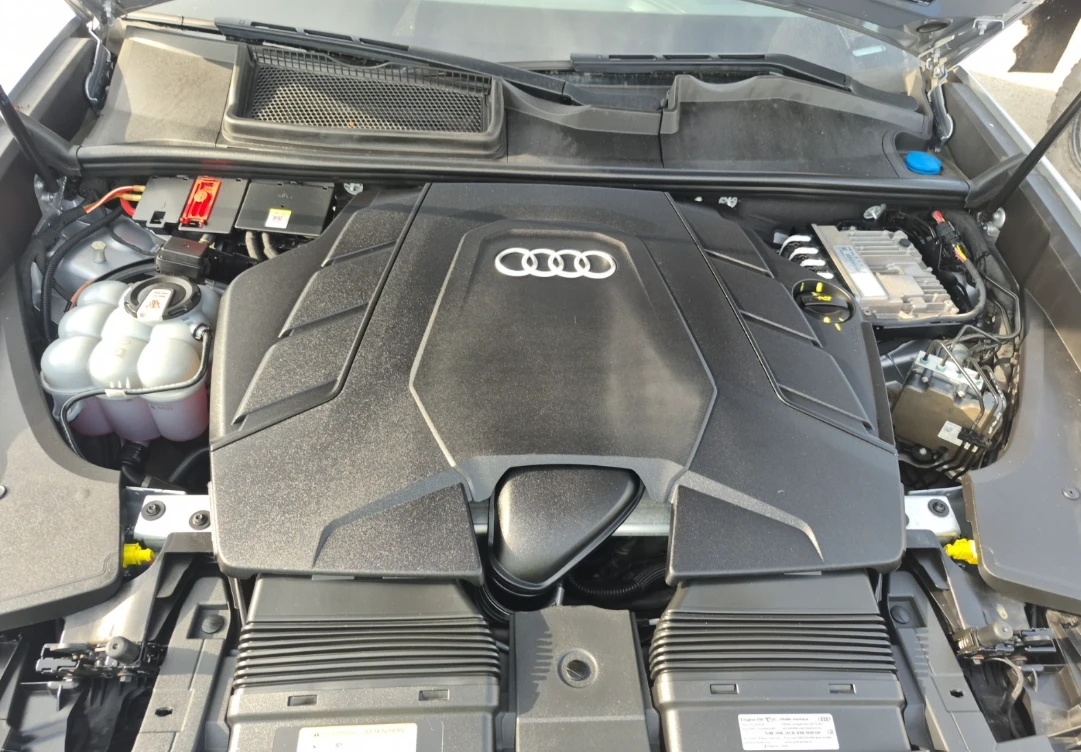 Audi Q8 * TECHNIK* Обдух* 360* Pano* HUD* Blind Spot* , снимка 14 - Автомобили и джипове - 55393897