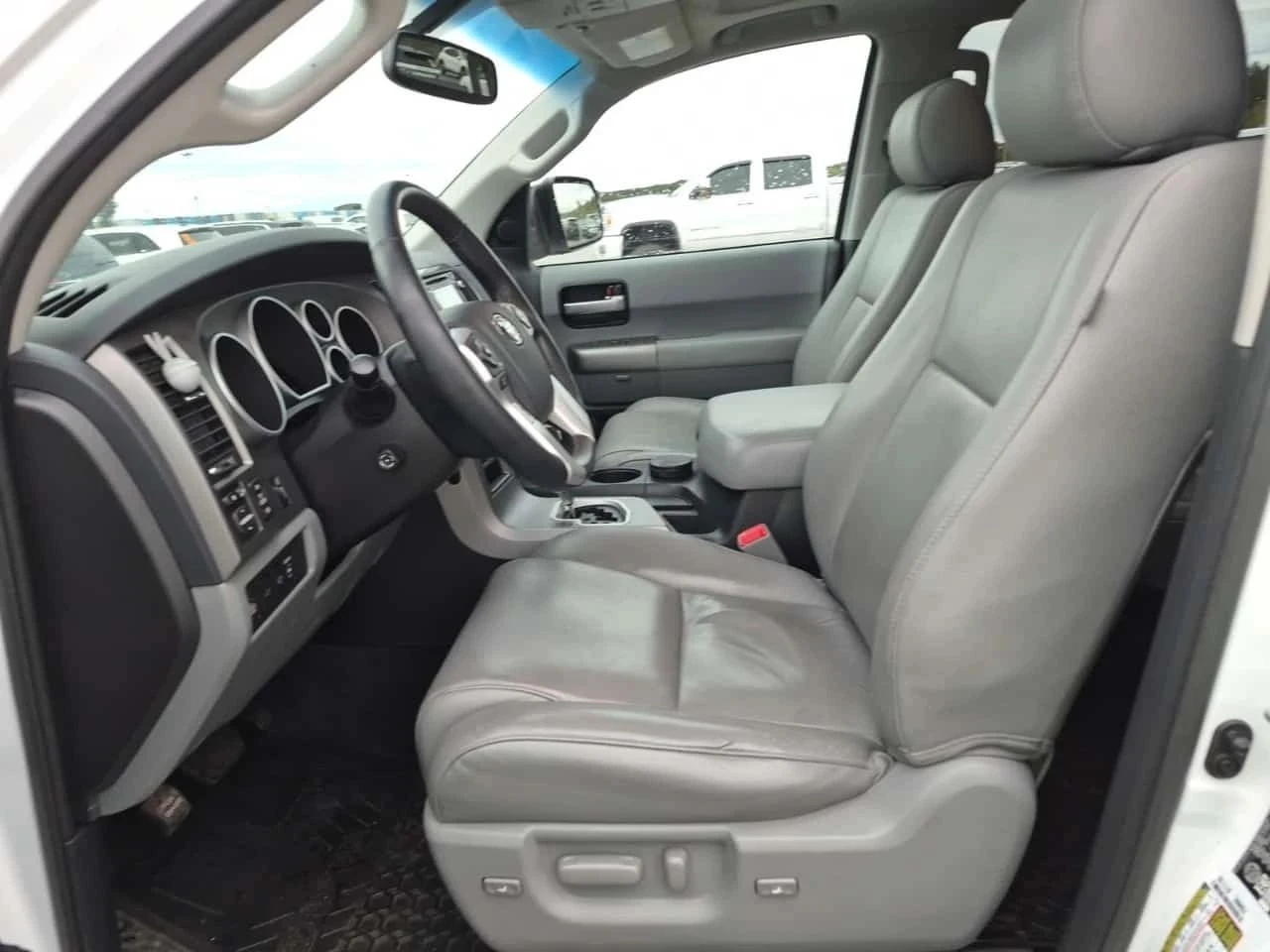 Toyota Sequoia, снимка 5 - Автомобили и джипове - 56707867