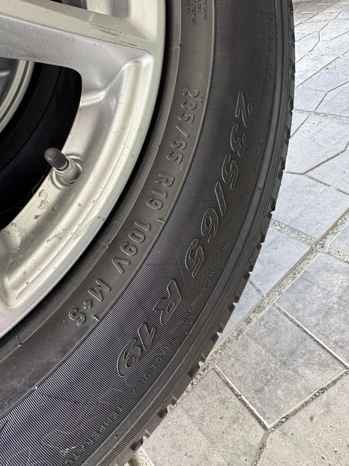 Гуми с джанти Pirelli 235/65R19, снимка 3 - Гуми и джанти - 56081174