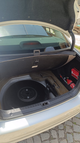 Toyota Avensis 1.8 VVTI автоматик+ газ, снимка 14