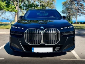 ������ BMW i7