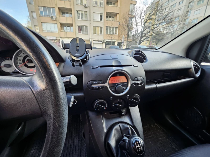 Mazda 2, снимка 11 - Автомобили и джипове - 48568153