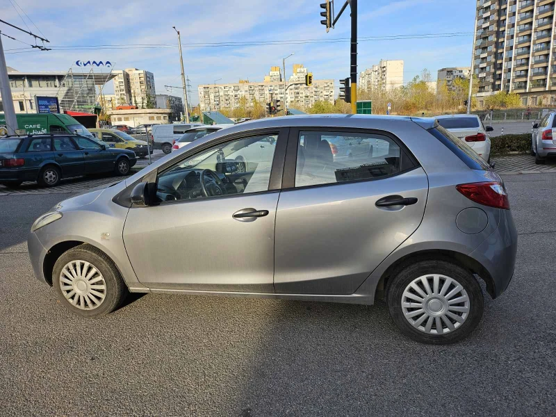 Mazda 2, снимка 2 - Автомобили и джипове - 48568153