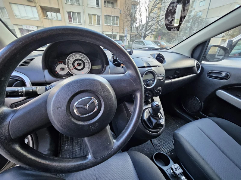 Mazda 2, снимка 14 - Автомобили и джипове - 48568153