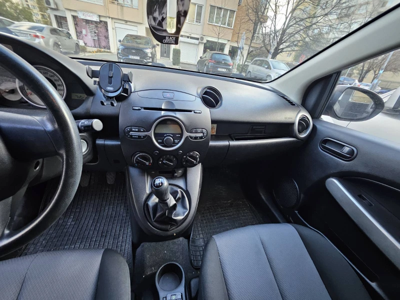 Mazda 2, снимка 15 - Автомобили и джипове - 48568153