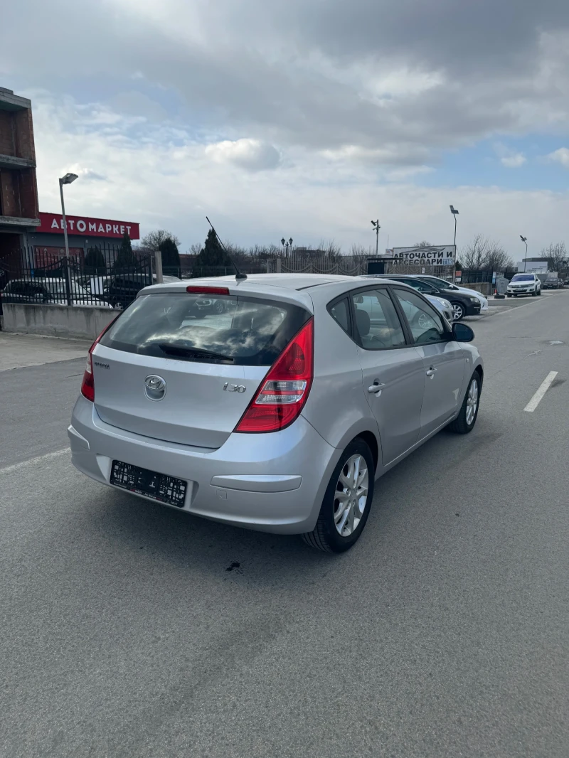 Hyundai I30 1.6 i, снимка 4 - Автомобили и джипове - 49572219