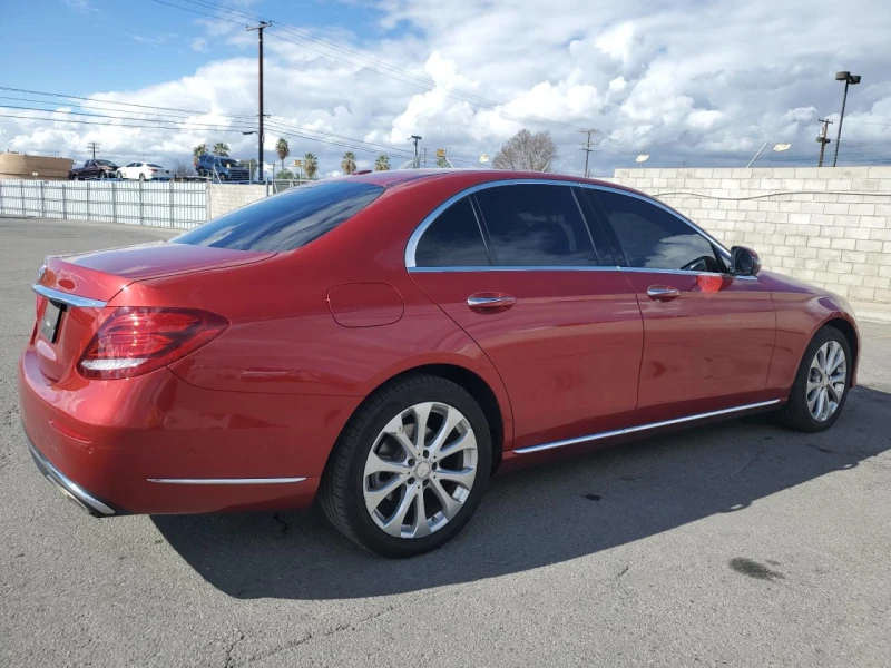 Mercedes-Benz E 300   М. ТОЧКА * BURMESTER * ПОДГРЕВ * NAVI, снимка 4 - Автомобили и джипове - 49268119