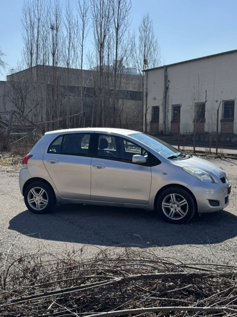 Toyota Yaris 1.33 VVTI - 101 к.с. 6 скорости , снимка 2 - Автомобили и джипове - 49393824