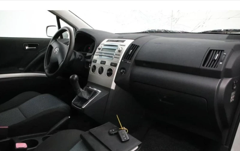 Toyota Corolla verso, снимка 6 - Автомобили и джипове - 50919625