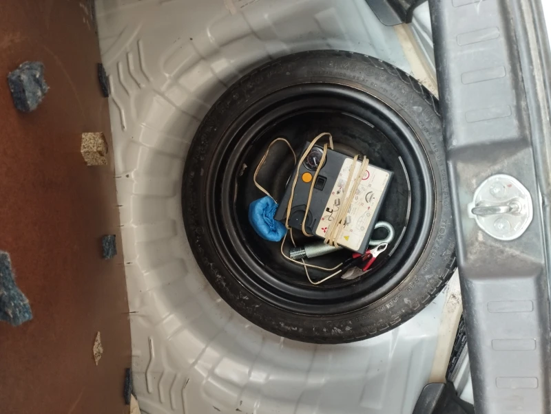 Mitsubishi Space star, снимка 16 - Автомобили и джипове - 53008548