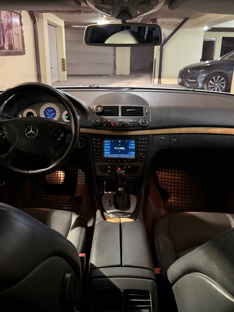 Mercedes-Benz E 320 4 Matic, Avantgarde, Обслужена, снимка 10 - Автомобили и джипове - 53126195