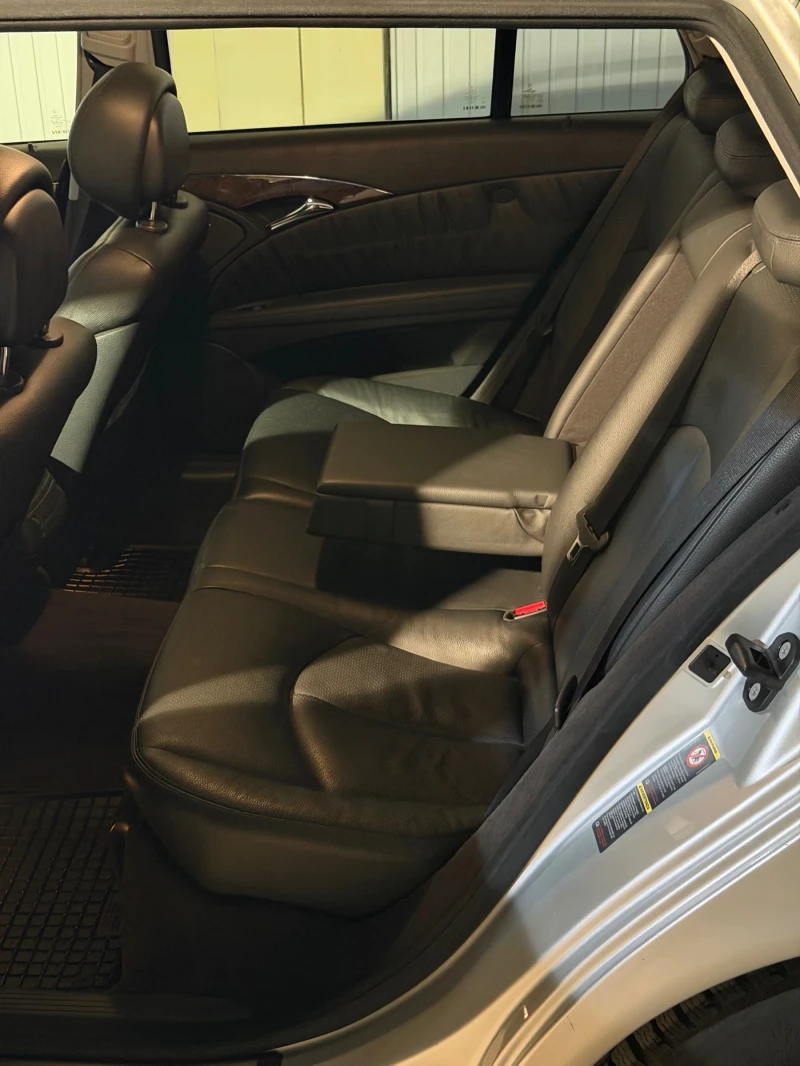 Mercedes-Benz E 320 4 Matic, Avantgarde, Обслужена, снимка 14 - Автомобили и джипове - 53126195