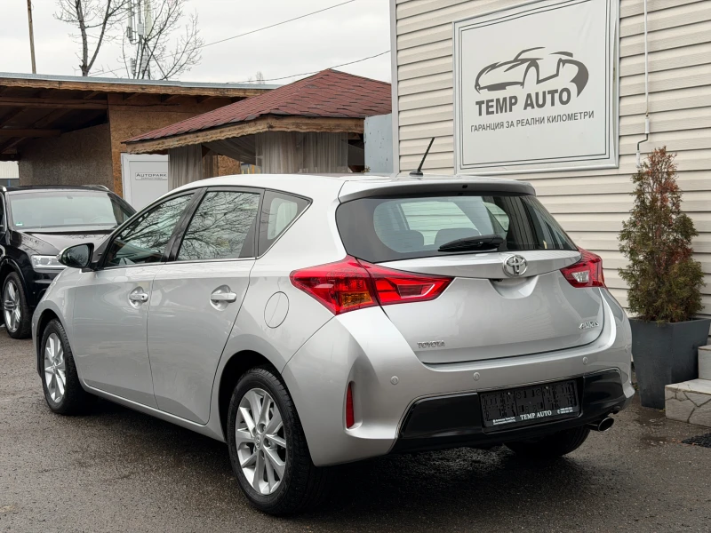 Toyota Auris 1.6i* СЪС СЕРВИЗНА КНИЖКА С ПЪЛНА ИСТОРИЯ, снимка 6 - Автомобили и джипове - 53191984