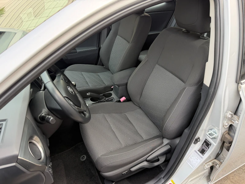 Toyota Auris 1.6i* СЪС СЕРВИЗНА КНИЖКА С ПЪЛНА ИСТОРИЯ, снимка 7 - Автомобили и джипове - 53191984