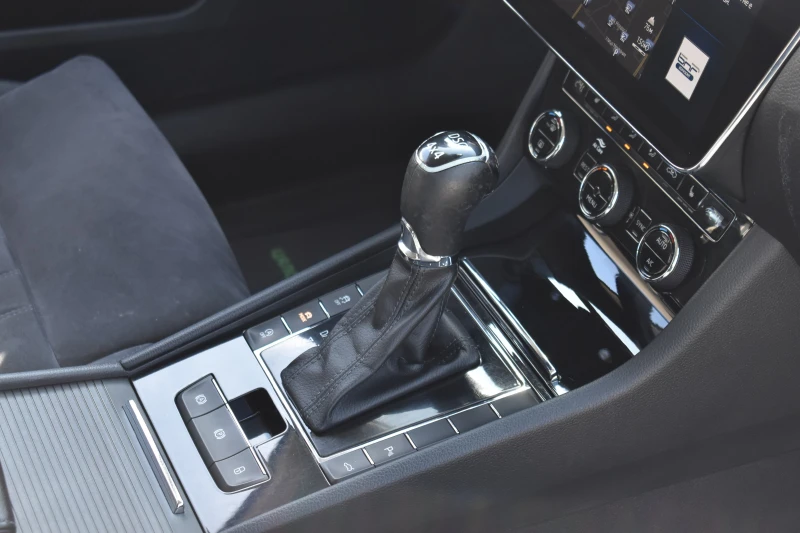 Skoda Superb 2.0ТFSI* COMFORT, снимка 15 - Автомобили и джипове - 53477428