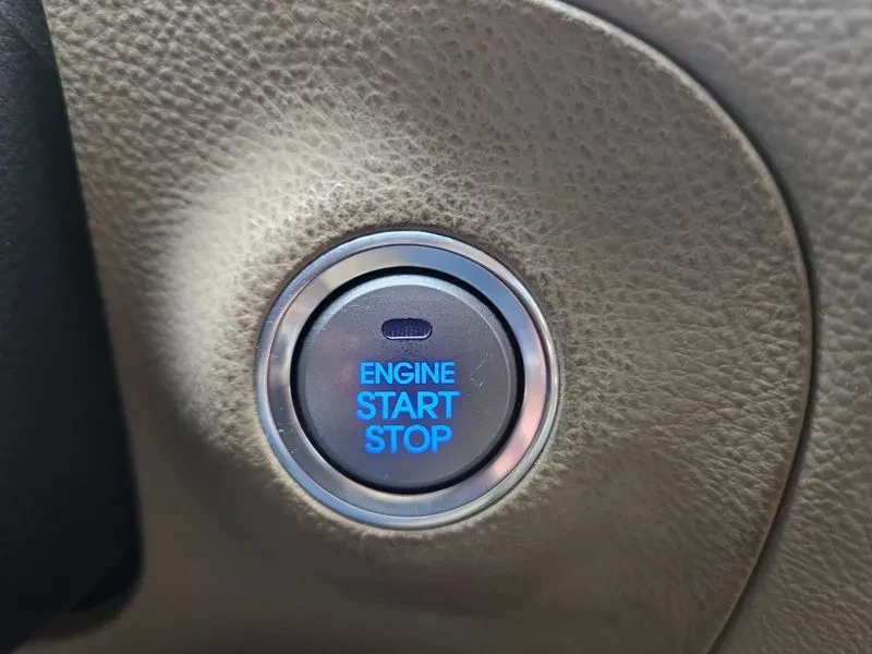 Hyundai Genesis 3.3, снимка 16 - Автомобили и джипове - 54615942