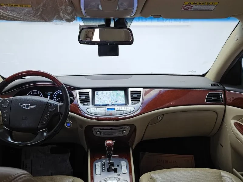 Hyundai Genesis 3.3, снимка 10 - Автомобили и джипове - 54615942