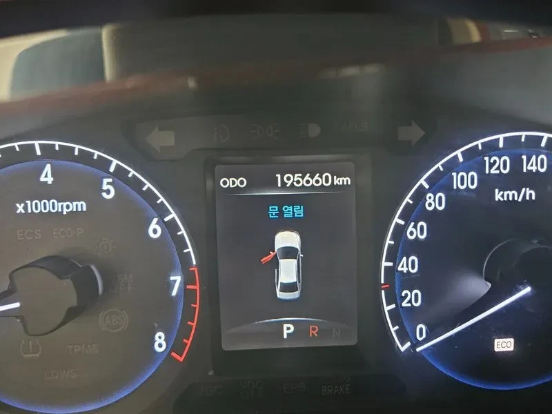 Hyundai Genesis 3.3, снимка 7 - Автомобили и джипове - 54615942