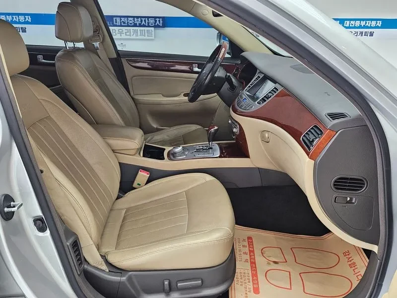 Hyundai Genesis 3.3, снимка 12 - Автомобили и джипове - 54615942