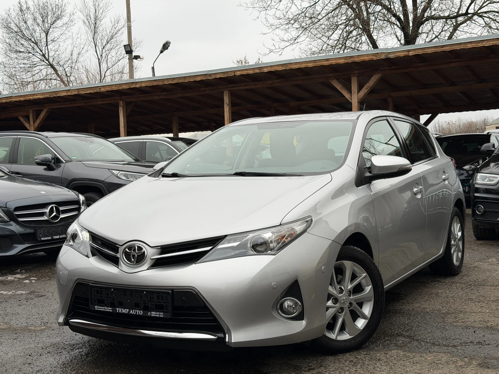 Toyota Auris 1.6i* СЪС СЕРВИЗНА КНИЖКА С ПЪЛНА ИСТОРИЯ, снимка 1