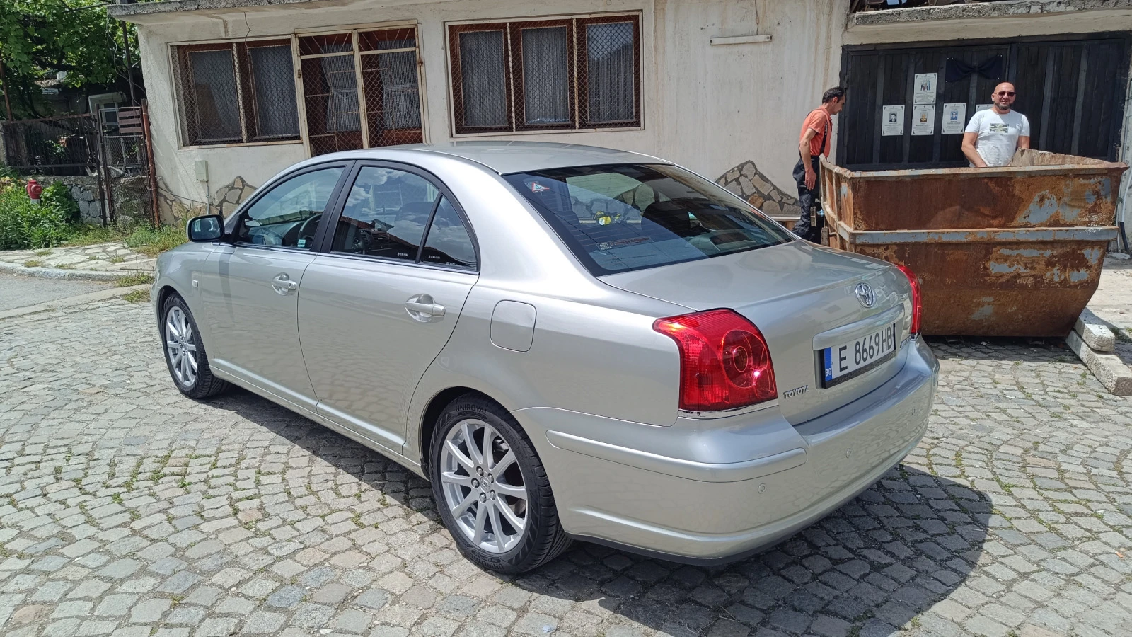 Toyota Avensis 1.8 VVTI автоматик+ газ - изображение 2