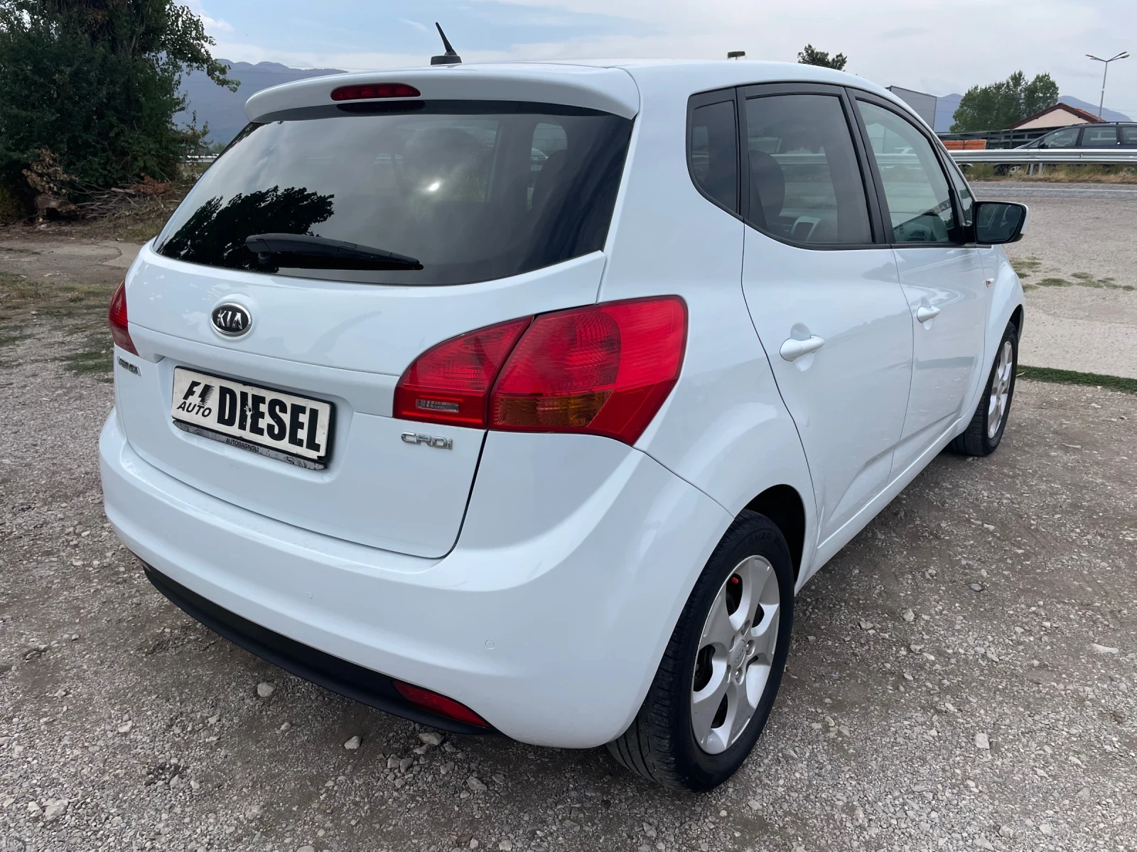 Kia Venga 1.4TDI-90-ITALIA - изображение 8