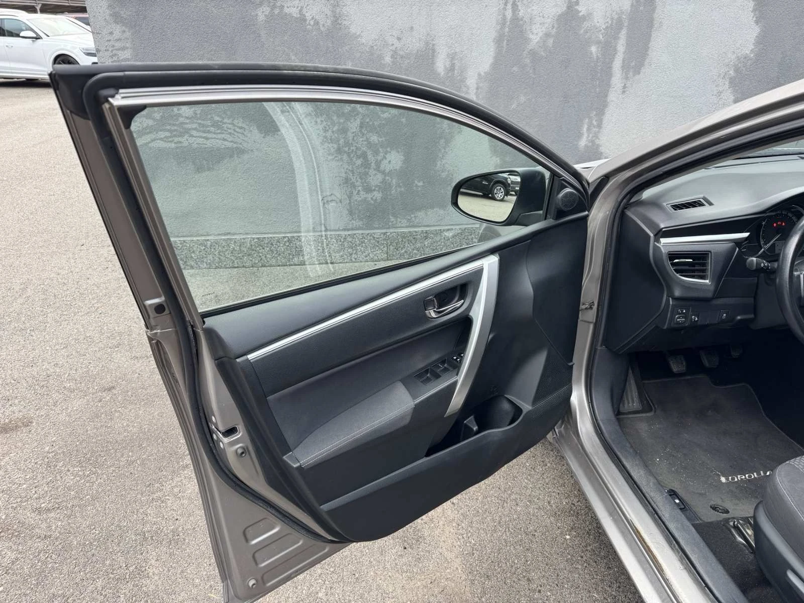 Toyota Corolla 1.6 VALVEMATIC - изображение 8