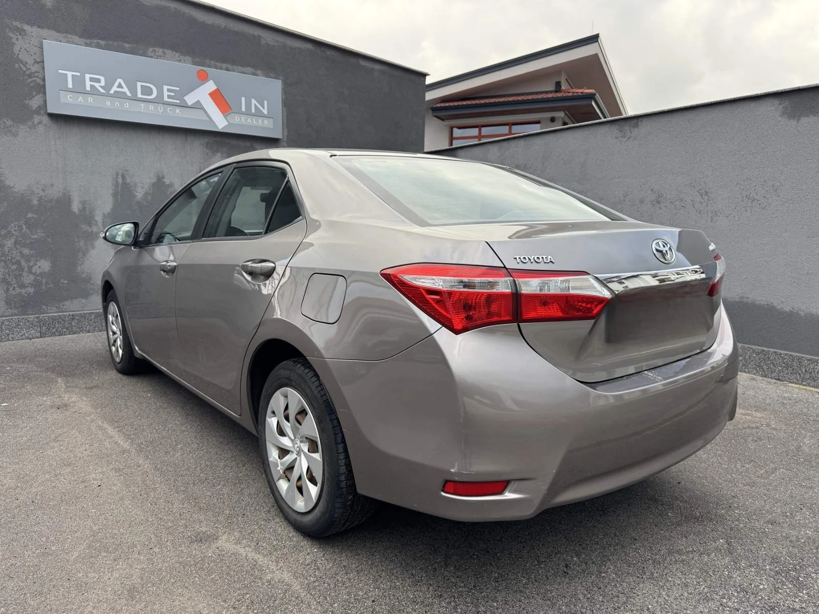 Toyota Corolla 1.6 VALVEMATIC - изображение 6