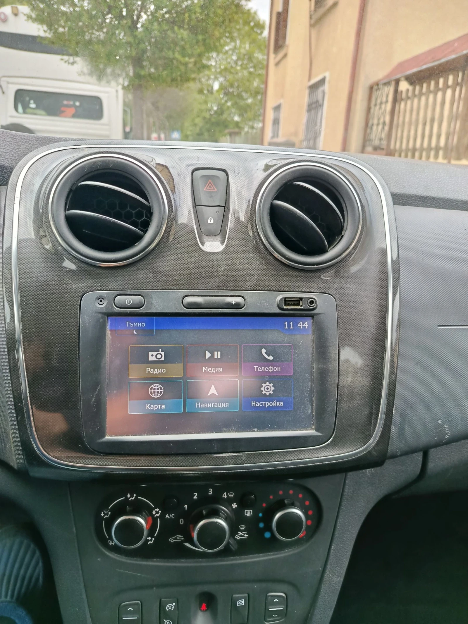Dacia Sandero, снимка 11 - Автомобили и джипове - 54422905
