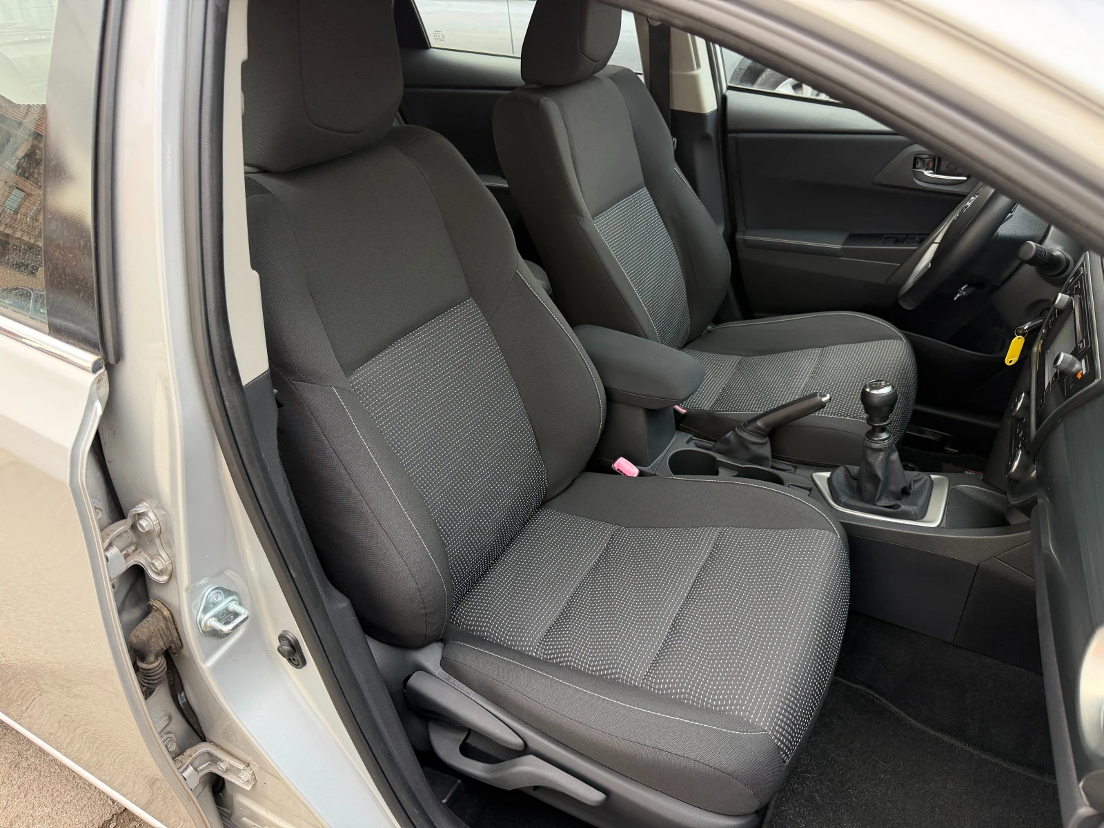 Toyota Auris 1.6i* ��� �������� ������ � ����� ������� | Mobile.bg � ����������� 12