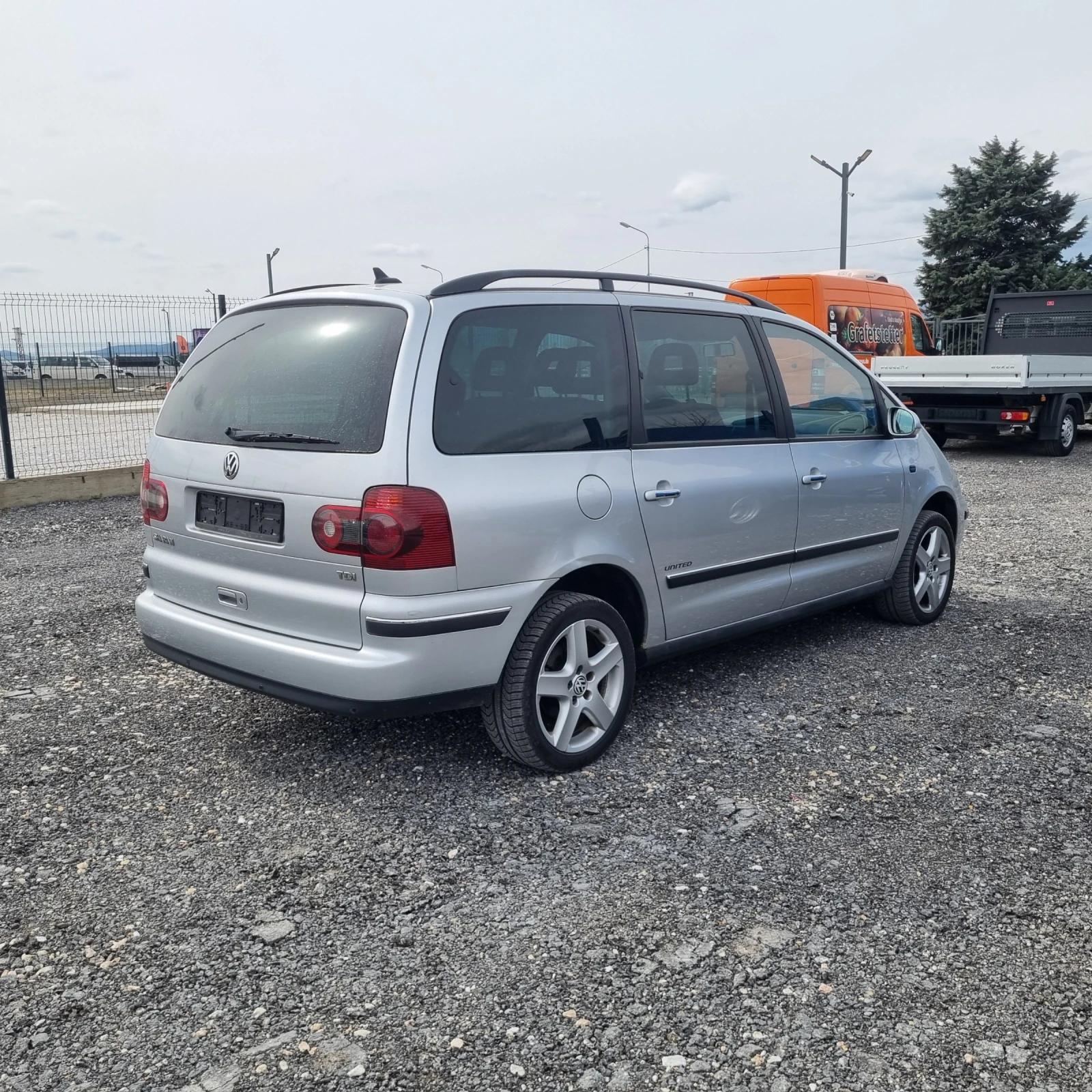 VW Sharan 1.9TDI 7местен, снимка 4 - Автомобили и джипове - 53693682