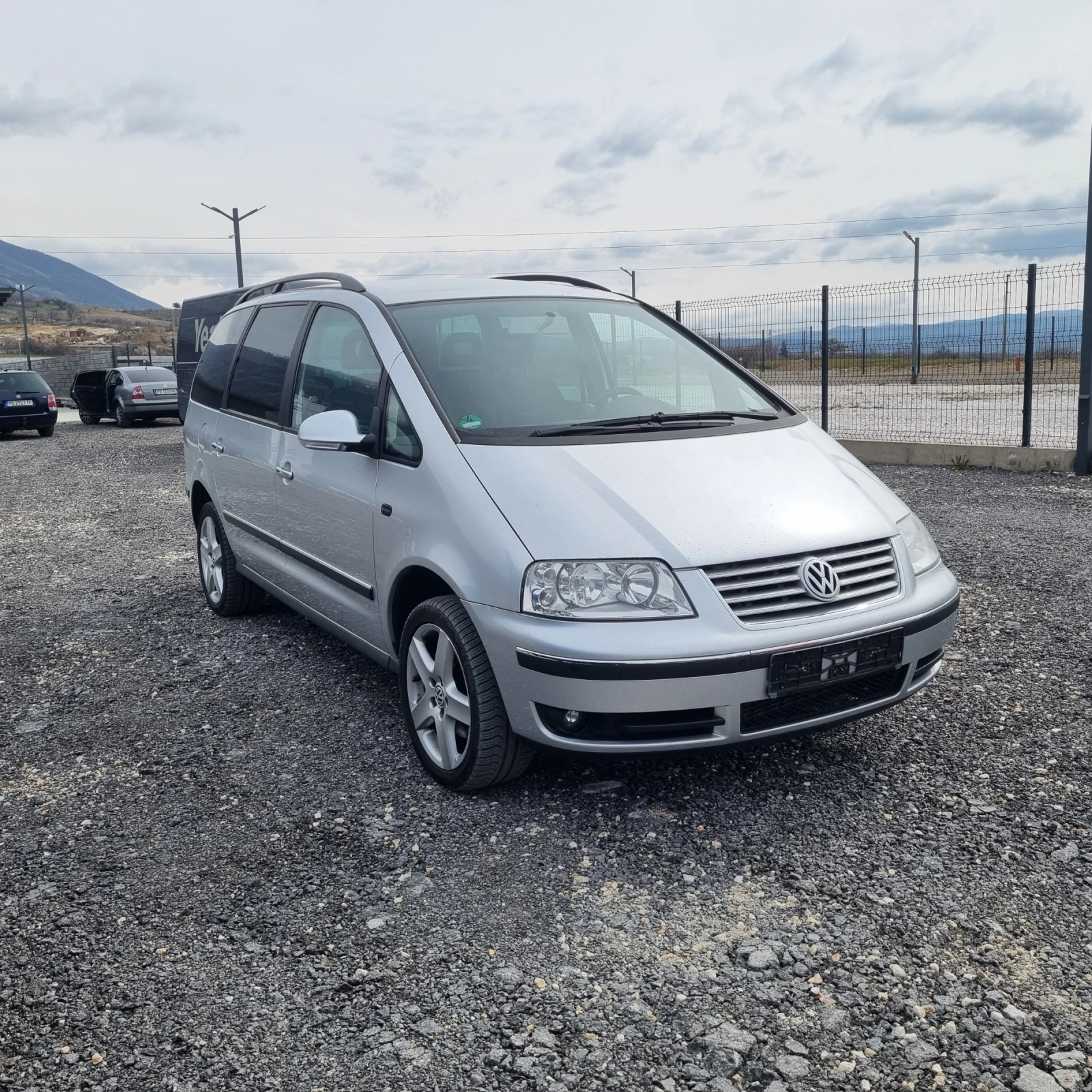 VW Sharan 1.9TDI 7местен, снимка 3 - Автомобили и джипове - 53693682