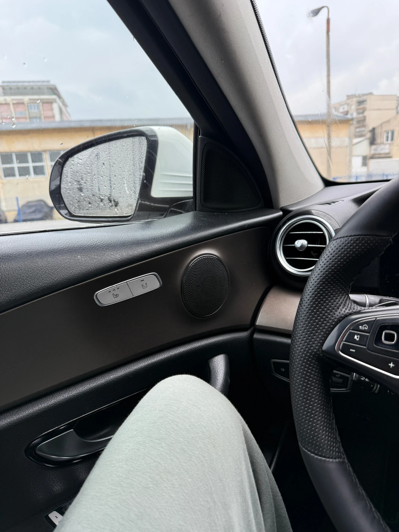 Mercedes-Benz E 200 * LED* CAM* ПОДГРЕВ* ТОП ЦЕНА* , снимка 9 - Автомобили и джипове - 54088620