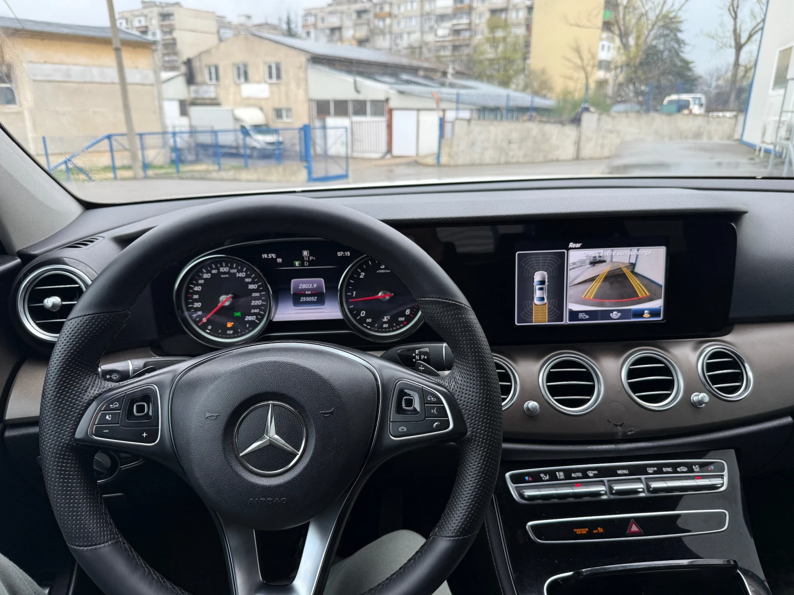 Mercedes-Benz E 200 * LED* CAM* ПОДГРЕВ* ТОП ЦЕНА* , снимка 8 - Автомобили и джипове - 54088620