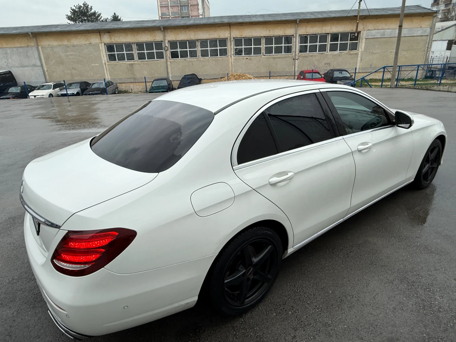 Mercedes-Benz E 200 * LED* CAM* ПОДГРЕВ* ТОП ЦЕНА* , снимка 5 - Автомобили и джипове - 54088620