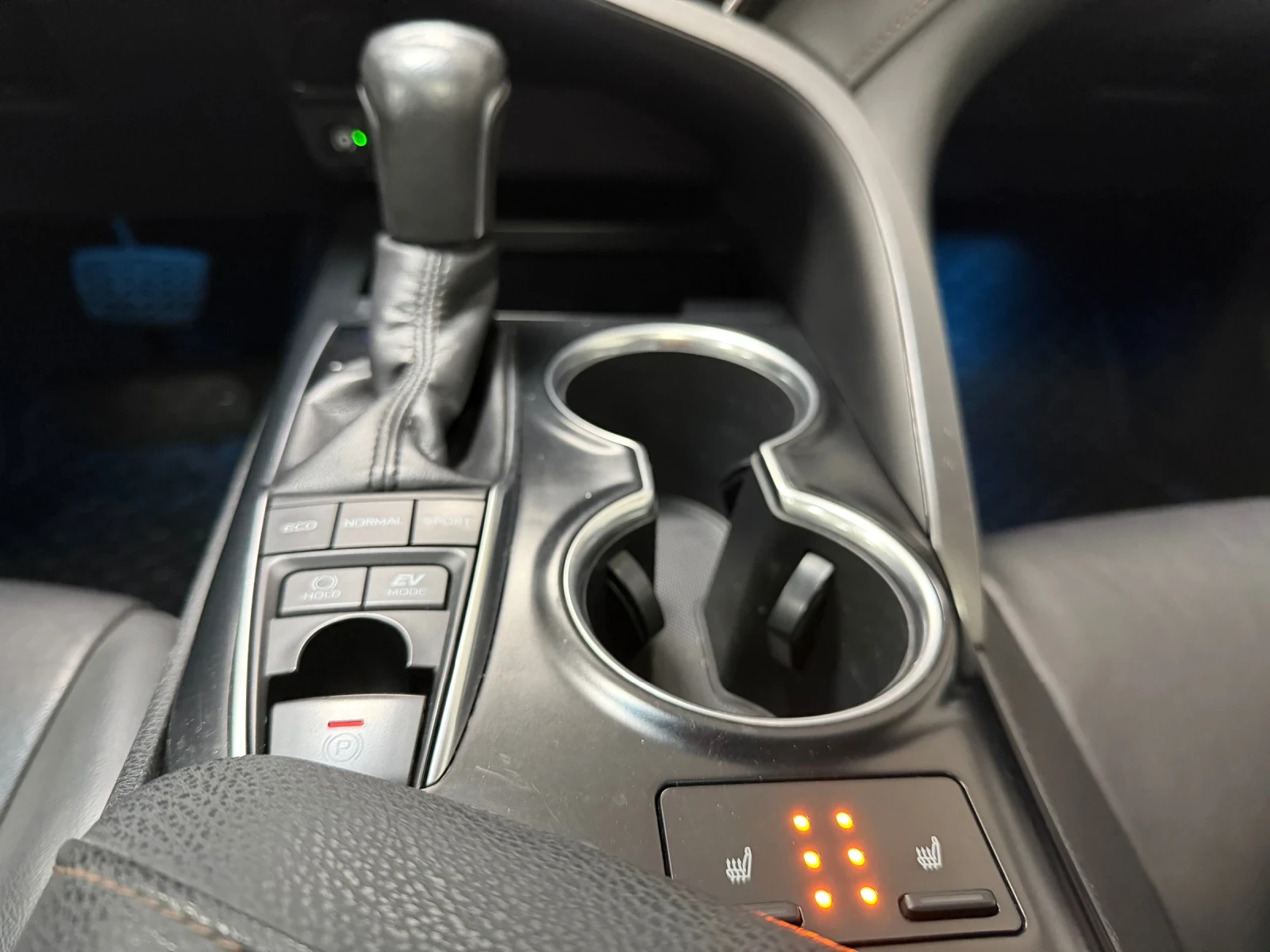 Toyota Camry XLE * 88 000km* , снимка 15 - Автомобили и джипове - 54351435